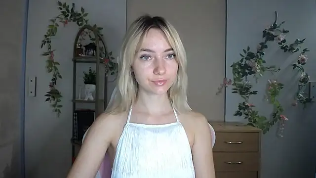 LuciaYoung – Naživo XXX chat