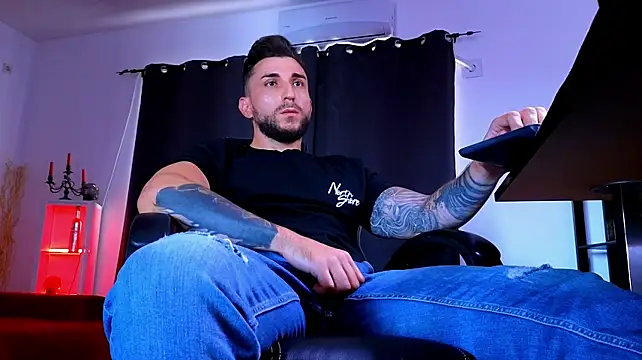 MightyAaron66 Live XXX-chat