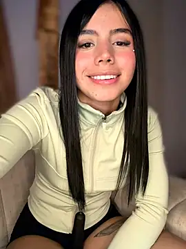 Chat XXX en directo de Laura-Khalifa