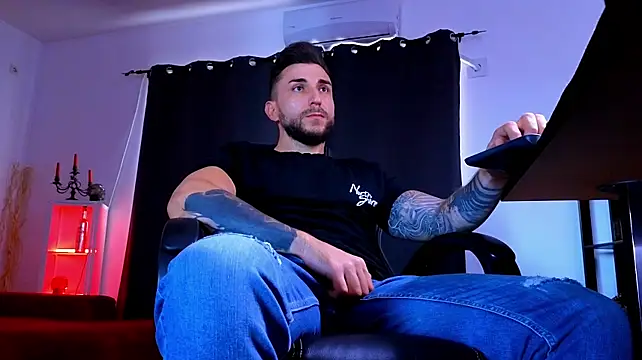 Онлайн чат XXX MightyAaron66