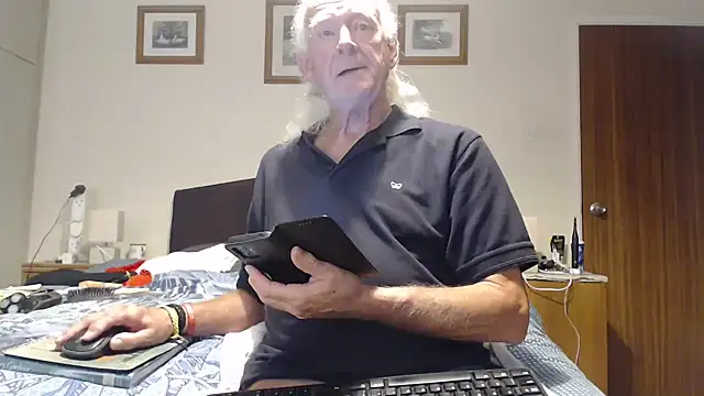WaverlyKernow: διαδικτυακό σόου στην κάμερα