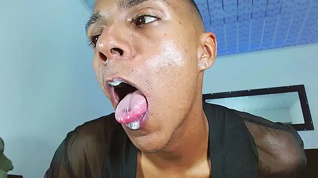 hotboyluxe 即時 XXX 聊天