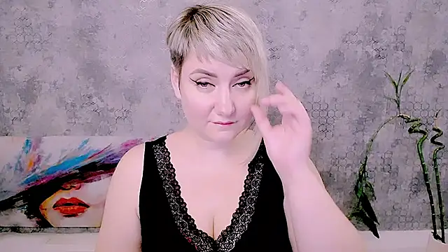Djullia Chat XXX live