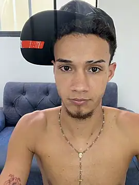 friends_lust_latin's Live XXX Chat