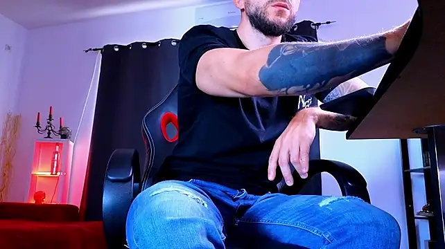 MightyAaron66 live XXX chat