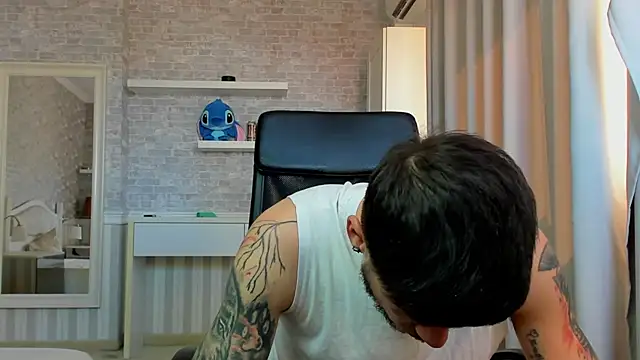 Chat XXX en directo de JonahShaw