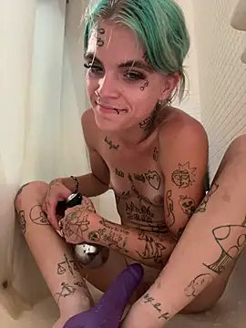 IttyBittyStonie's Webcam Show