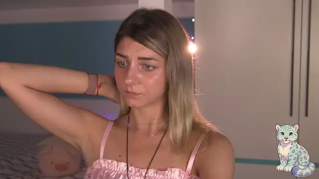 MilaMilkEyes élő XXX-chatje
