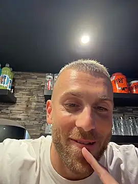 XXX chat uživo modela Johnytrain