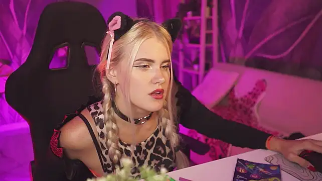 KattyWilde Live XXX-chat