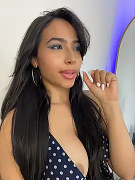 _Emily_Thompson_ Adlı Modelin Canlı XXX Sohbeti