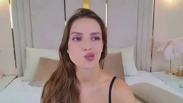 BellaHallesn Live XXX chat
