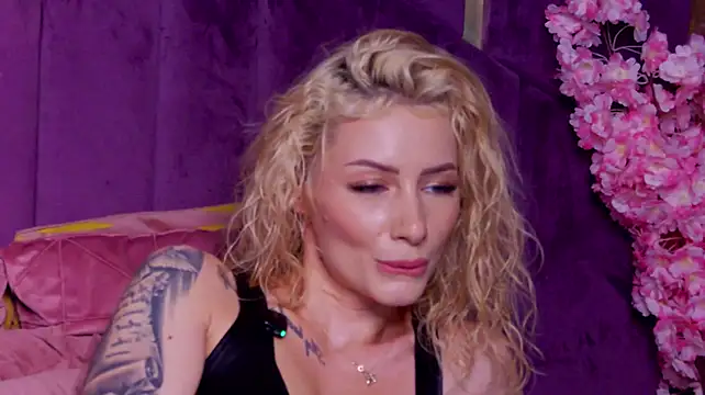 AngieShae's Live XXX Chat