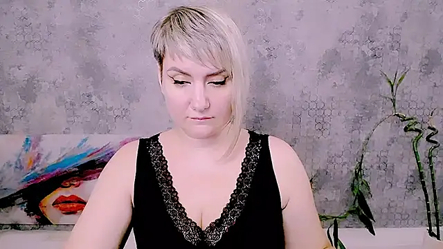 Djullia XXX чат на живо