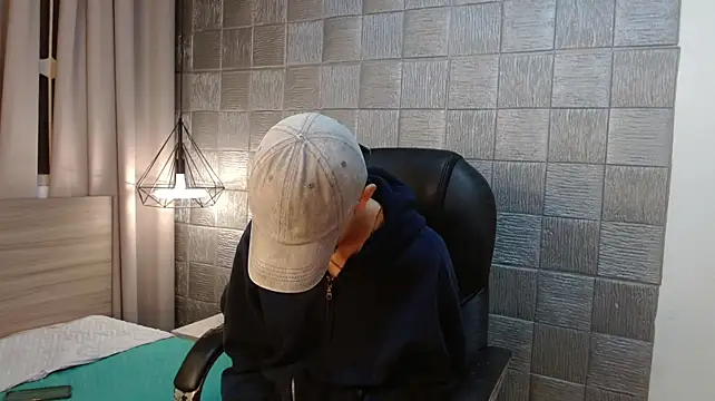 MykeCastle's Live XXX Chat
