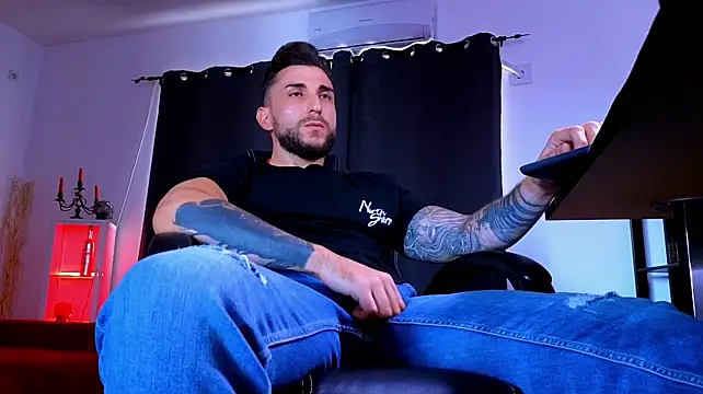 MightyAaron66 现场XXX聊天