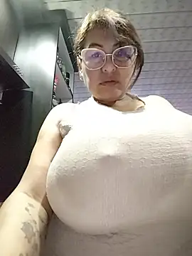 Chatroom XXX en direct de AlexxiaaMat