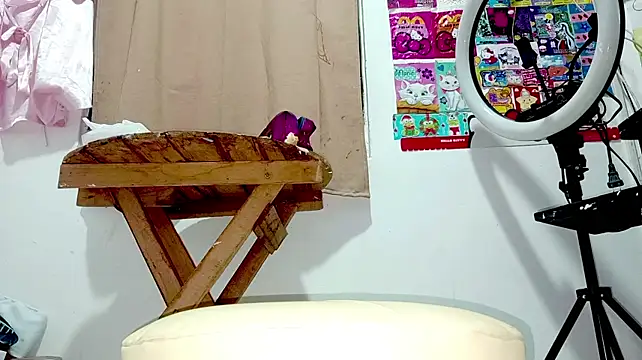 PetiteIvoryQueen19 Adlı Modelin Canlı XXX Sohbeti