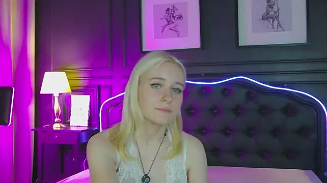Chatroom XXX en direct de EmmaLaurentis