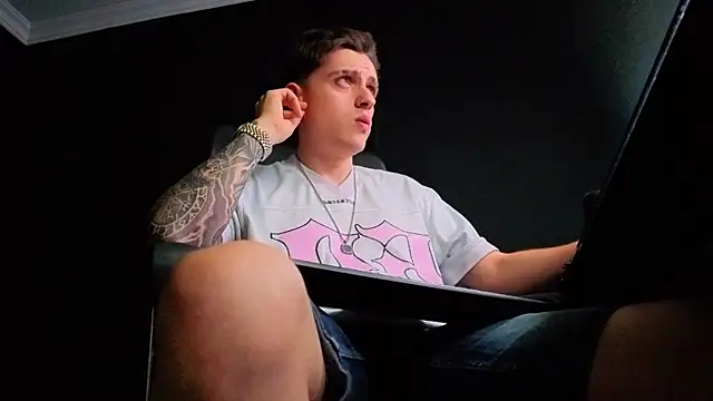 Živý XXX chat FelixStarkk