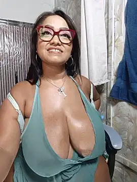 Yameil live XXX chat