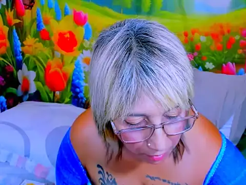 Chat +18 de indianroxy ao vivo