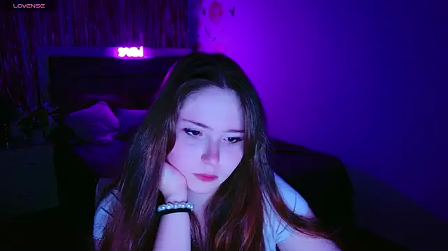 AliceFervent Adlı Modelin Canlı XXX Sohbeti