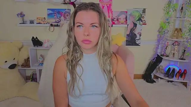 Real_Tini Chat XXX live