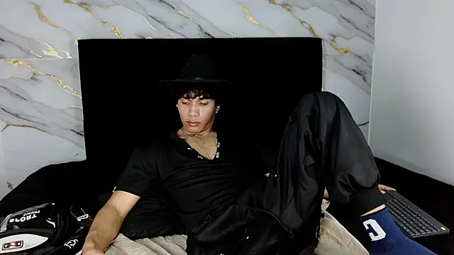 MaximilianRoth Live XXX-Chat