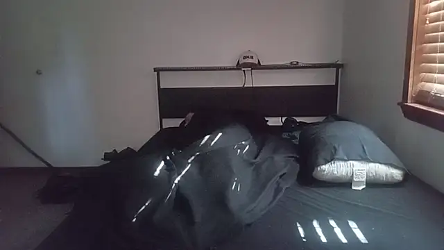 Opondestre00420 élő XXX-chatje