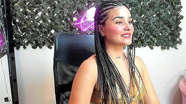 DestinyHills Adlı Modelin Canlı XXX Sohbeti