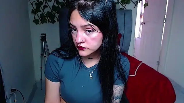 Violettasquirt Adlı Modelin Canlı XXX Sohbeti