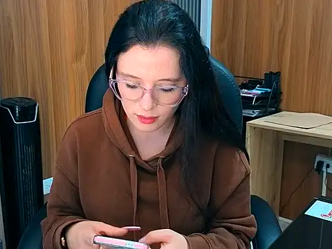 ela-04 Adlı Modelin Canlı XXX Sohbeti