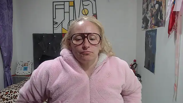 emperabigbootybigass Adlı Modelin Web Kamerası Şovu