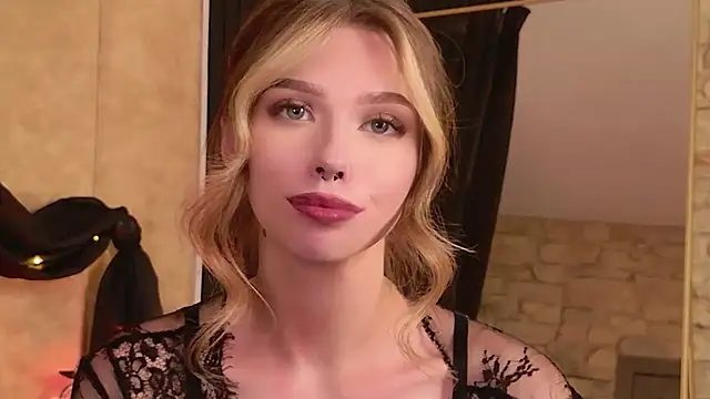 Sierra_Fane Chat XXX in diretta