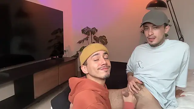 Noah_and_Steven Adlı Modelin Canlı XXX Sohbeti