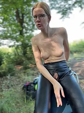 XXX chat uživo modela Bikergirl_97