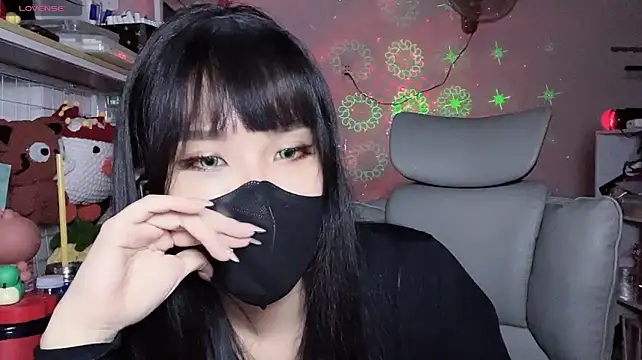 Tieu-Mayn Live XXX chat