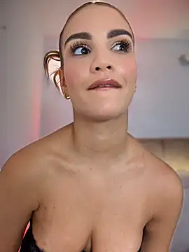 Lia_Brooks Adlı Modelin Canlı XXX Sohbeti