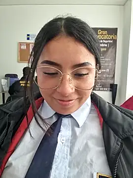 Chat +18 de Angela__05 ao vivo