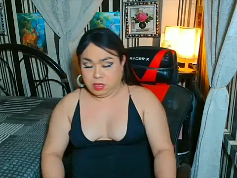 Ur-Mistress-Rhegz Adlı Modelin Canlı XXX Sohbeti