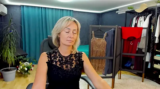 Julia_Cherry_n Live XXX chat