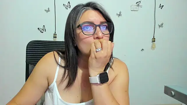 Amie_Adams82_ Adlı Modelin Canlı XXX Sohbeti