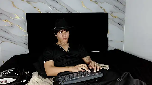 MaximilianRoth Live XXX Chat