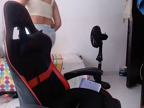 Adriana_0312 XXX чат на живо