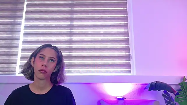ZoeyPetit Adlı Modelin Canlı XXX Sohbeti