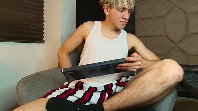 Živý XXX chat Tyler_Mcrey