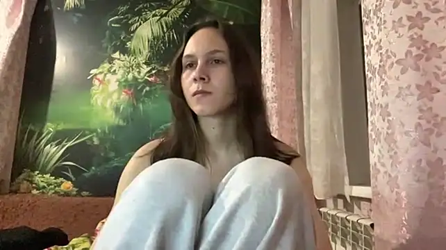 EllynDincher Adlı Modelin Canlı XXX Sohbeti