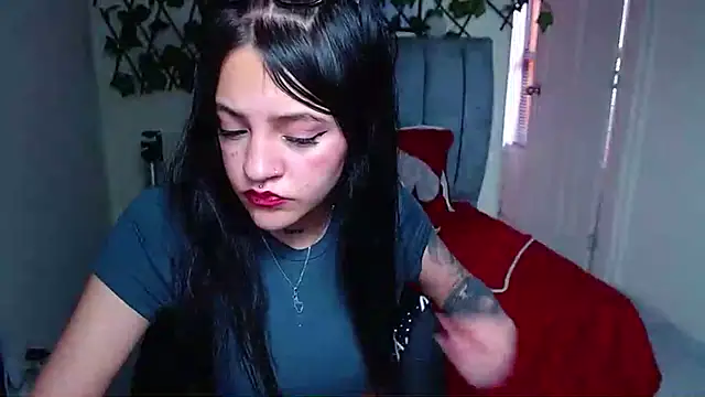 Violettasquirt Adlı Modelin Canlı XXX Sohbeti