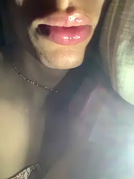 Chat +18 de MiroKari2 ao vivo